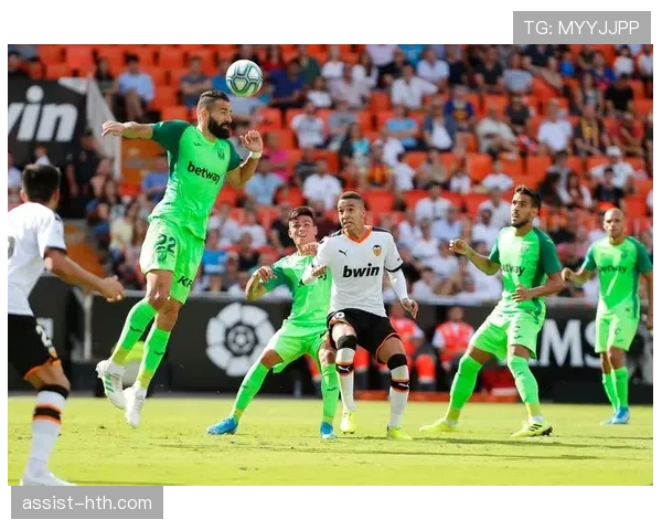 格拉纳达进攻体系持续进化，助力球队强势复兴西甲赛场